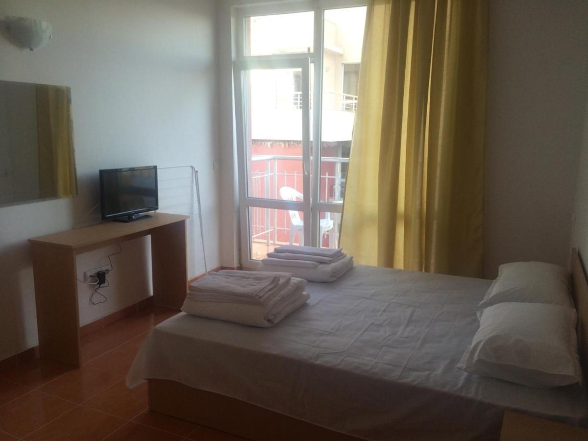 Guest Rooms Venera Primorsko Extérieur photo