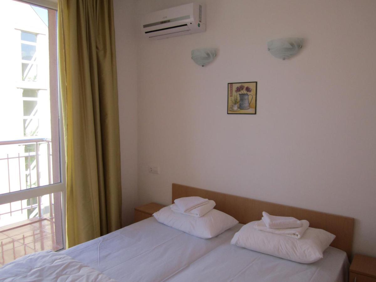 Guest Rooms Venera Primorsko Extérieur photo